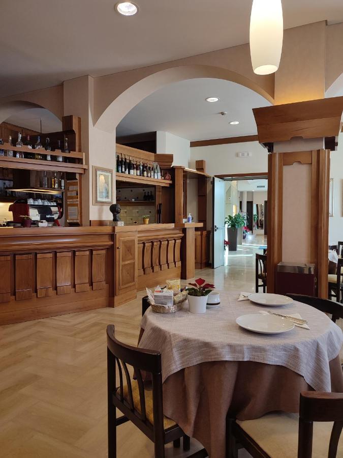 Hotel Cristallo Конеляно Екстериор снимка