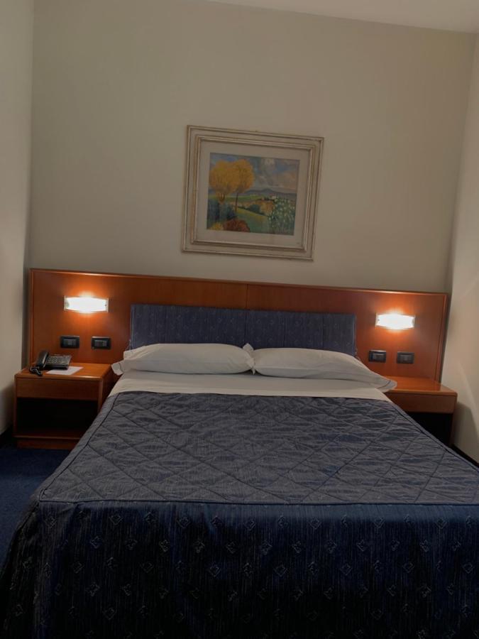 Hotel Cristallo Конеляно Екстериор снимка