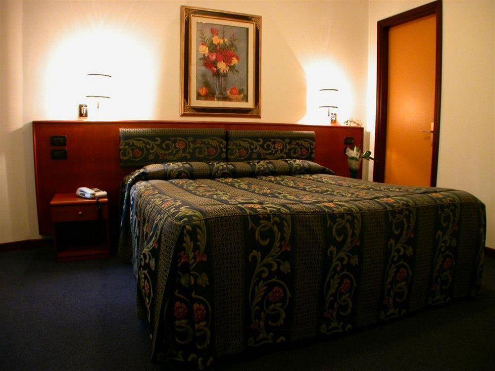 Hotel Cristallo Конеляно Екстериор снимка