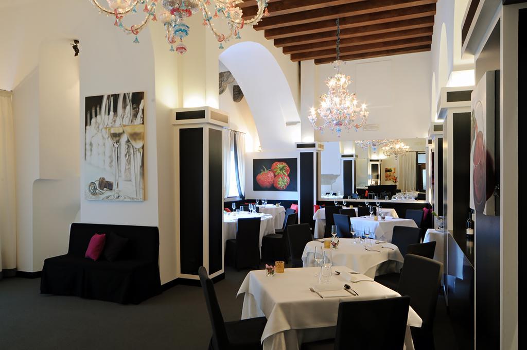 Hotel Cristallo Конеляно Екстериор снимка