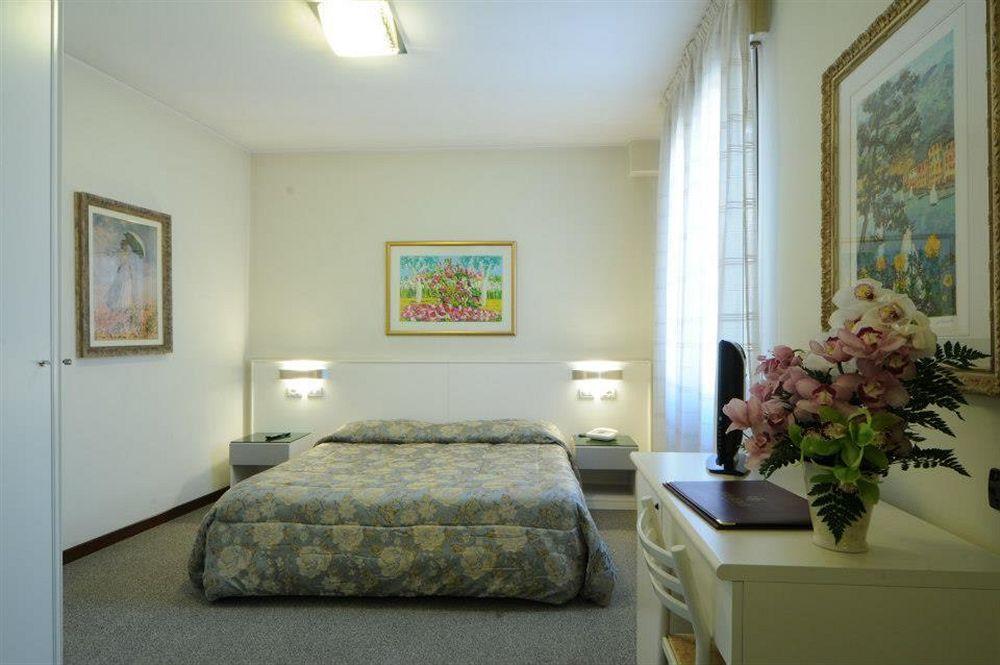 Hotel Cristallo Конеляно Екстериор снимка